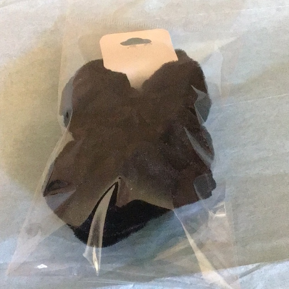 Black Velvet Hair Scrunchies 2 Pack New - Picture 3 of 3